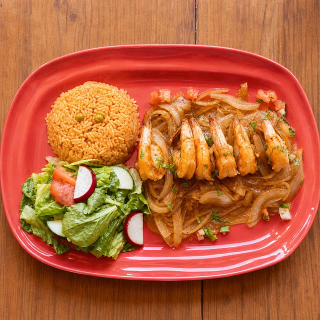 Camarones Encebollados.