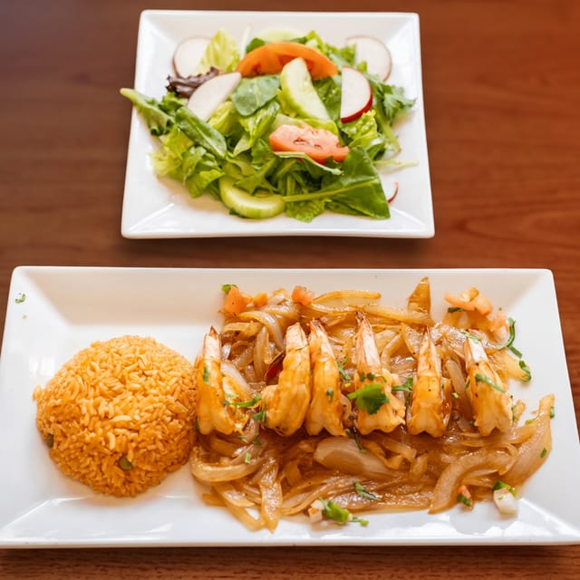 Camarones Encebollados.